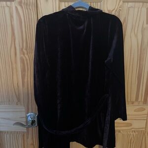HANRO, Luxury Velvet Switzerland Warm Robe. Retails over $200+